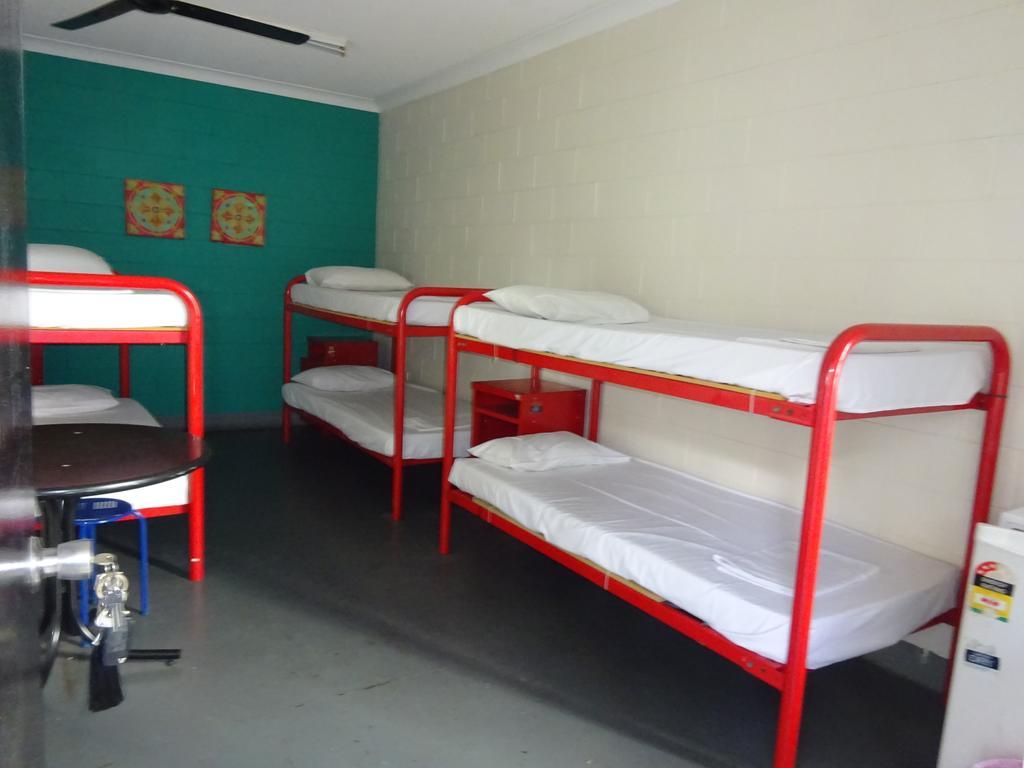 Adventurers Backpackers Hostel Townsville Room photo